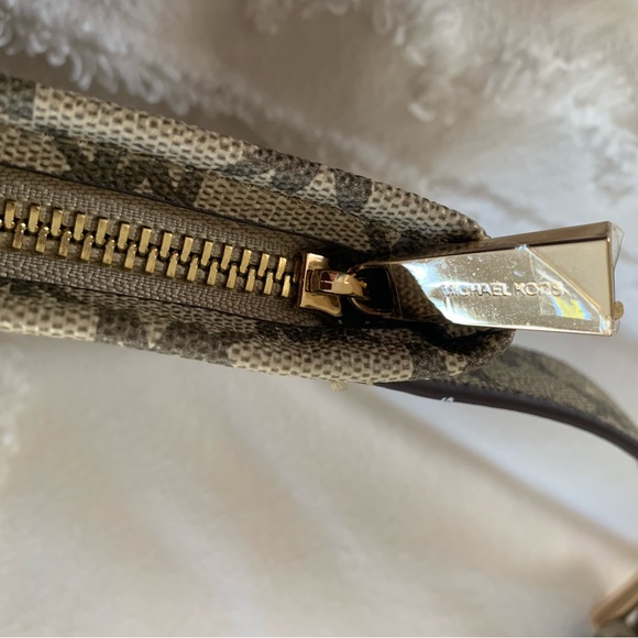 NWT Michael Kors Belt Bag: Beige/Brown, Gold Metal Logo, Synthetic Material L/XL - Picture 9 of 11